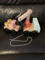 Wooden magnetic crane and blocks - Image 2